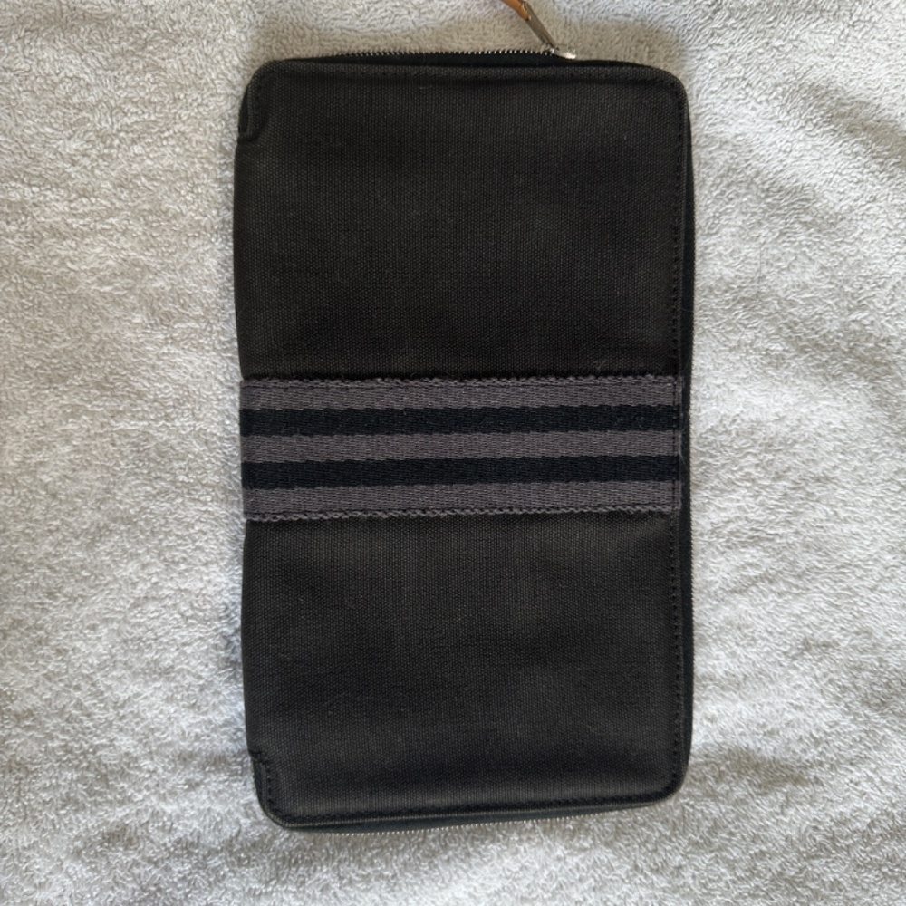 Hermes 'Fourre Tout PM' Zippy Wallet - Picture 3 of 15